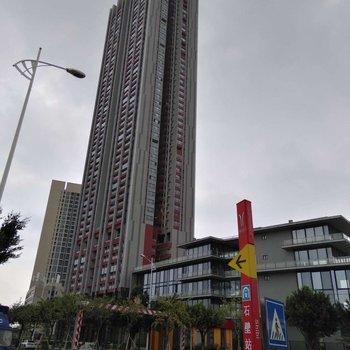 广州何国平公寓(石壁街石壁四村分店)