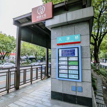 杭州西湖边湖光小住特色民宿(天目山路分店)酒店提供图片