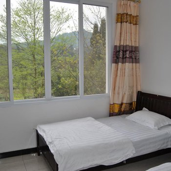 峨眉山依湖居休闲庄