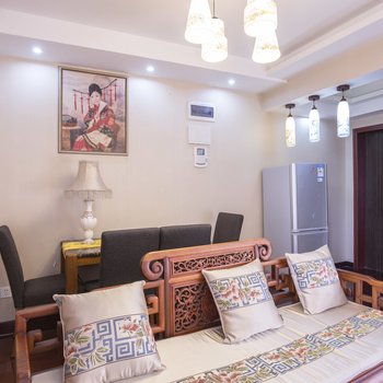 重庆凤窠—重庆工商大学交通大学+3号轨+国风公寓(回龙路分店)酒店提供图片