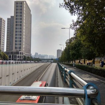 成都东站芳芳民宿(云顶山路分店)酒店提供图片