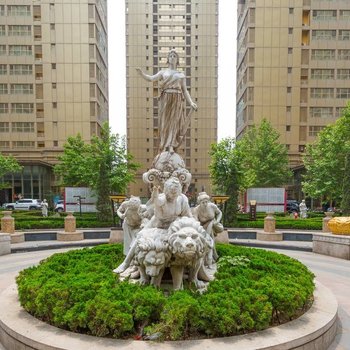 济南泉城中心瓷器艺术品两居室复式酒店提供图片