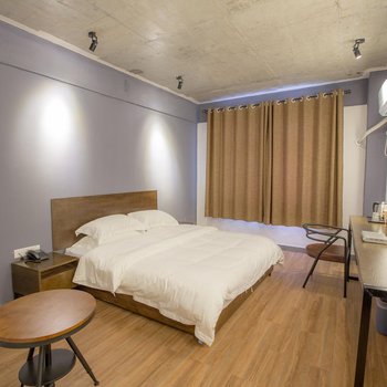 张家界卡慕LOFT旅行酒店