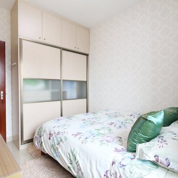 广州呼呼May特色民宿(路路通车行分店)酒店提供图片