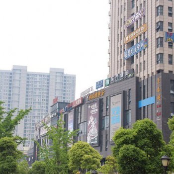 杭州行云流水公寓(警威路分店)
