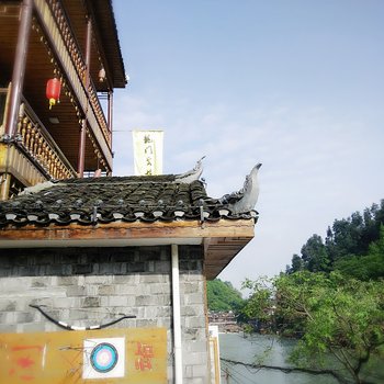 凤凰古城临江吊脚楼龙门客栈(原鲜花骏马客栈)