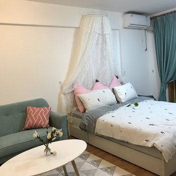 深圳台湾萌叔LBD公寓(华富路②分店)