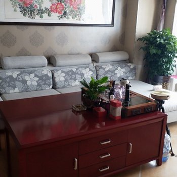 春暖花开燕子来公寓(秦皇岛迎春路店)