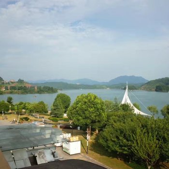 废弃千岛湖一隅湖景民宿