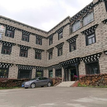 稻城原筑民宿