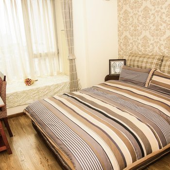 重庆西宅解放碑地铁上豪装超大两居室高档公寓酒店提供图片