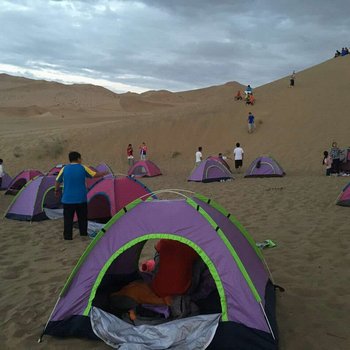 敦煌大漠骆驼户外露营基地住宿酒店提供图片