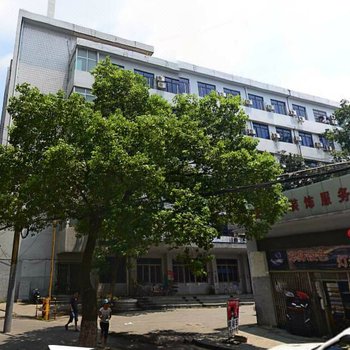 新世纪青年公寓(南昌广场南路店)