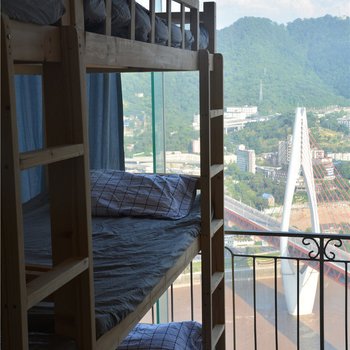 重庆荒岛村50层高的落地窗江景套房公寓(长滨路九码头分店)酒店提供图片