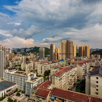 遵义万里湘江温馨大四房公寓
