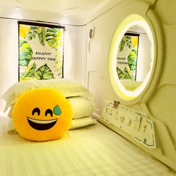 武汉小窝太空舱青年旅社