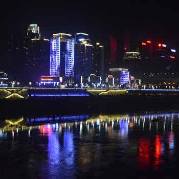 重庆绿荫丛中的临江公寓