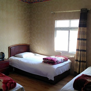 甘孜红房子客栈酒店提供图片