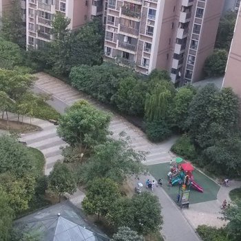 成都东站巴适居主题公寓