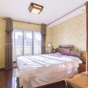 重庆凤窠—重庆工商大学交通大学+3号轨+国风公寓(回龙路分店)酒店提供图片