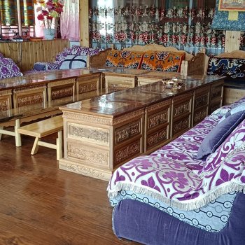 甘孜白玛其珍客栈(中国熊猫大道分店)酒店提供图片