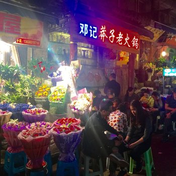 重庆西宅解放碑地铁上豪装超大两居室高档公寓酒店提供图片