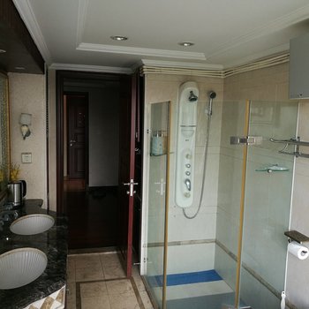 广州珠江边温馨浪漫的四室居公寓(广州塔路分店)酒店提供图片