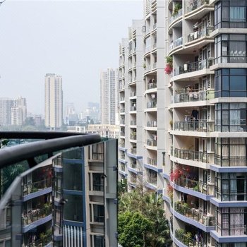广州Locals路客·广州海珠A21舍公寓(高教内街分店)