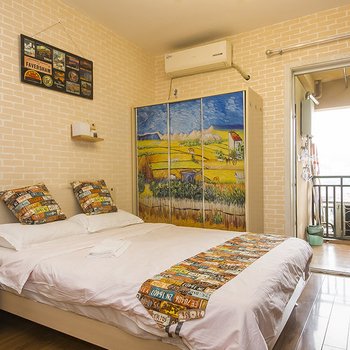 重庆modern times 三居含接机普通公寓酒店提供图片