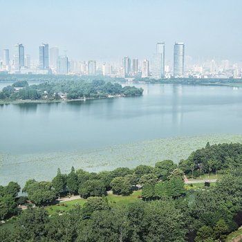 南京湖景公寓小严(新庄村分店)