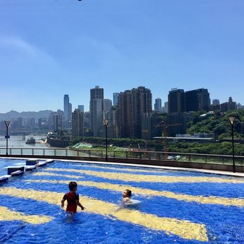 重庆在37楼俯瞰渝中半岛城市天际线江景两房普通公寓酒店提供图片