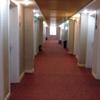 悦客100连锁宾馆(青岛吉水路店)酒店提供图片