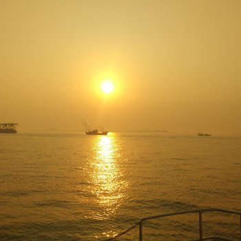 乐亭月傍湾·渔家假日海景公寓