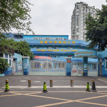 成都六月的矶居普通公寓