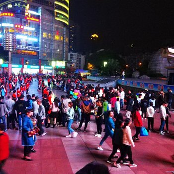 勒是雾都民宿(重庆观音桥地铁站店)