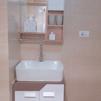 重庆无岸南滨路两江交汇近解放碑灰白空间普通公寓酒店提供图片