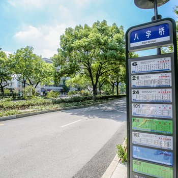 杭州西湖边湖光小住特色民宿(天目山路分店)酒店提供图片