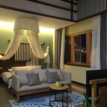 重庆长江边大桥下古镇里一水间江畔美墅客栈(建桥大道2站分店)酒店提供图片