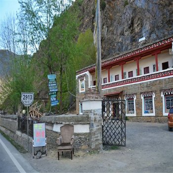 新都桥山间桐花里客栈酒店提供图片