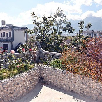 大理两朵花开家庭旅馆
