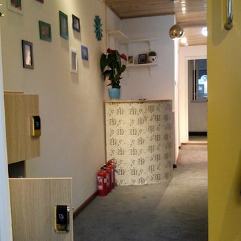 成都果壳太空舱青年酒店