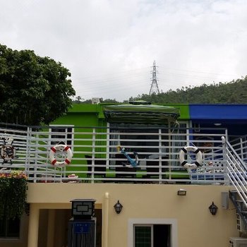 深圳缤纷季节民宿