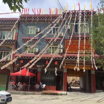 甘孜县董杰拉措藏式特色精品酒店