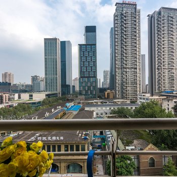 成都诗与胡说普通公寓(南糠市街店)酒店提供图片