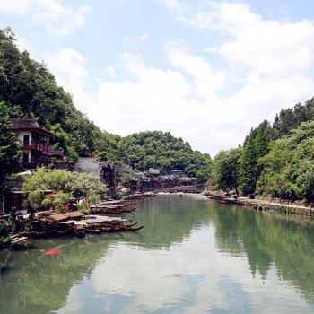 凤凰烟雨亭江景客栈酒店提供图片