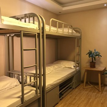 长春鹿鸣轩一起迷路青年旅社