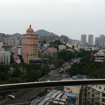 三亚椰风中的三角梅公寓(大东海旅游区分店)