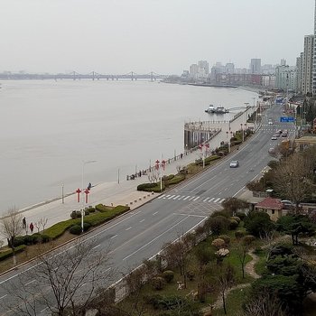 晨阳民宿(丹东沙河口大桥店)