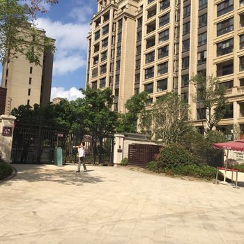 上海虹桥国展中心法式水岸花园公寓(中华路分店)酒店提供图片