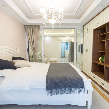 芒果苏余公寓(上海管弄公园店)